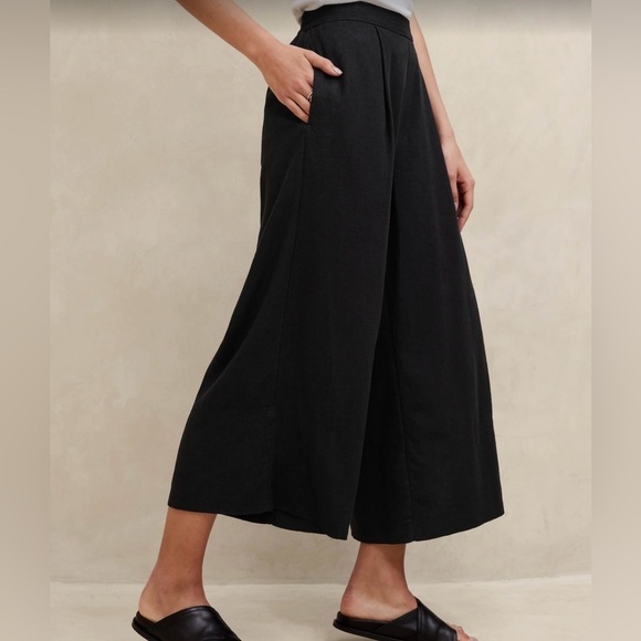 Banana Republic Black Pockets Ultra Wide leg- linen blend Cropped Pants size S - Picture 1 of 15